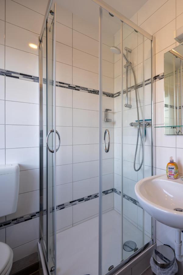 Gaestehaus Olympia Wilhelmshaven - Moderne Einzelzimmer Mit Eigenem Bad Fuer Monteure Schortens Zewnętrze zdjęcie
